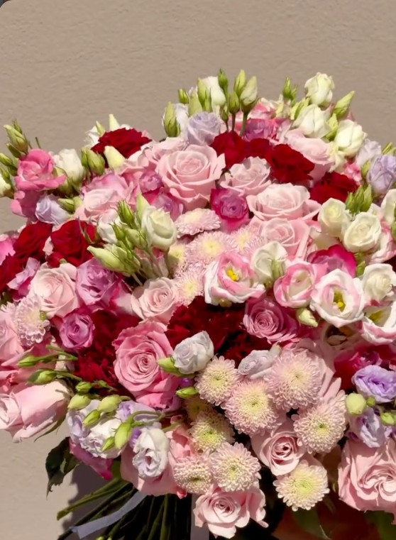 Grand bouquet rond de roses roses et rouges